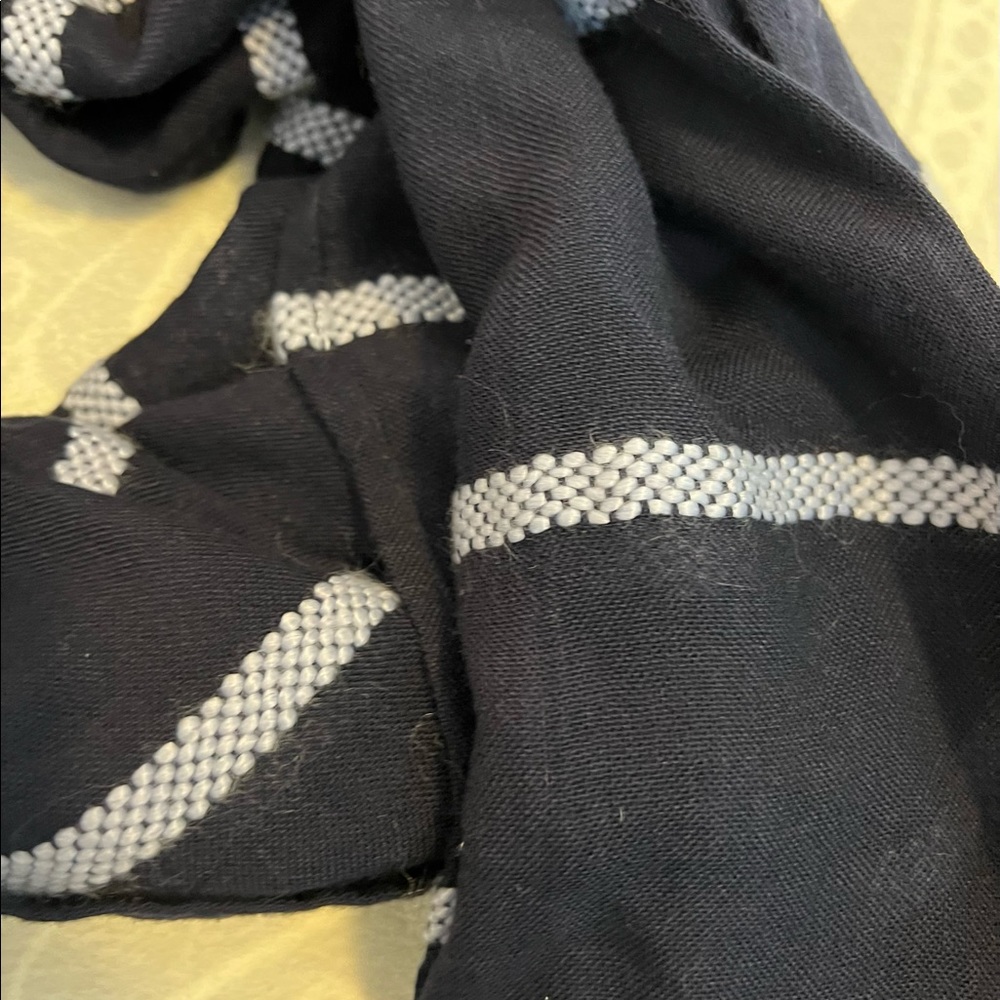 BANANA REPUBLIC SCARF NAVY BABY STRIPE GORGEOUS FREE W$75 FULL PRICE BUNDLE 324 - Picture 2 of 6